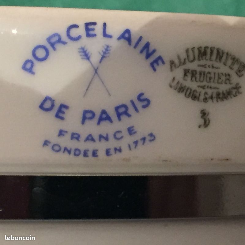 Trois casseroles en porcelaine à feu de Paris (image 3)