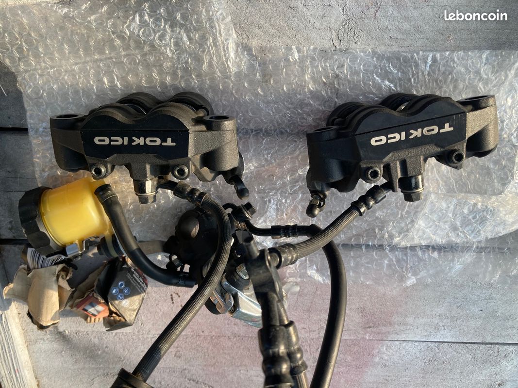 Etriers et maitre cylindre de frein Honda cbr 600 rr PC40 (image 3)
