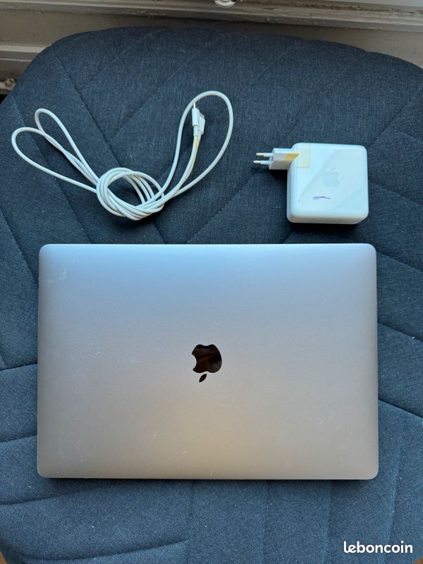 MacBook Pro 15" 2018 QWERTY – i7 6 cœurs – 32 Go RAM – Radeon Pro 555X – 500 Go SSD (image 2)