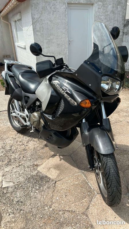 Honda Varadero 1000 Motos - Main Image