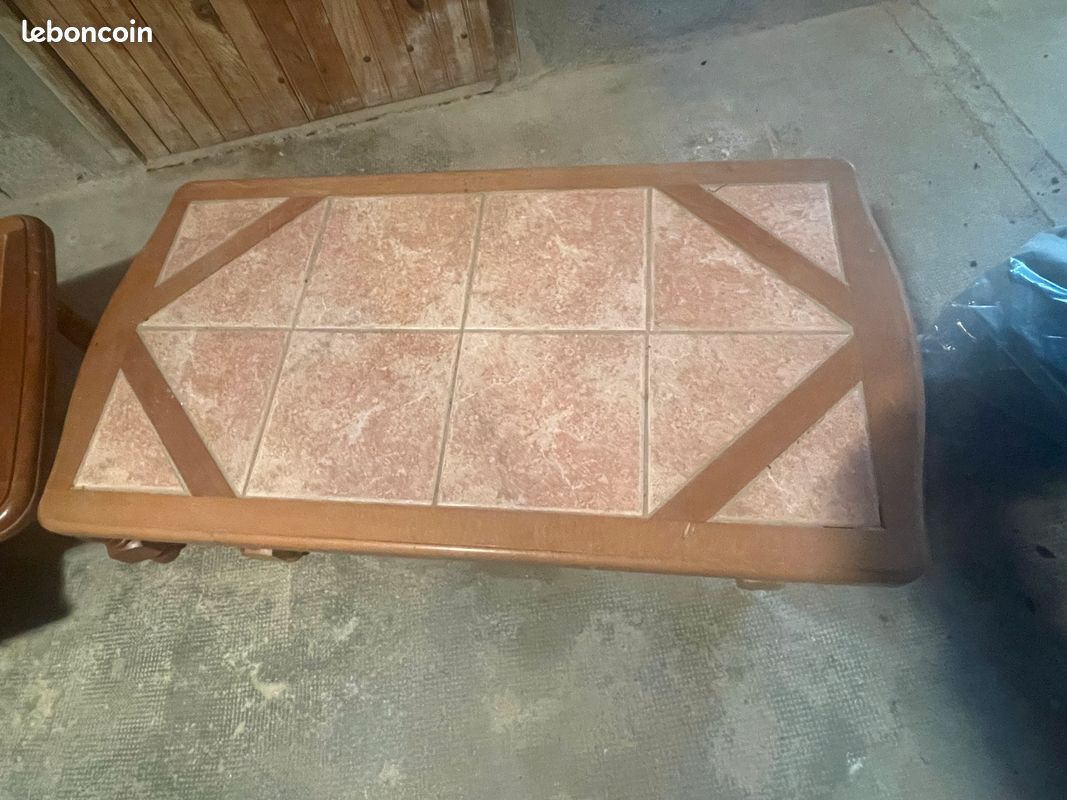 Tables basses en bois et carrelage (image 2)