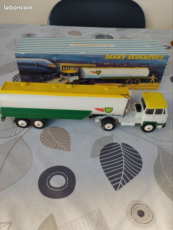Lot 2 Camions Jouets Vintage - Citerne BP Et Benne - Occasion - Pour Collection Ou Décoration
