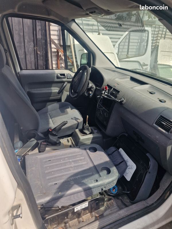 Ford transit connect (image 3)