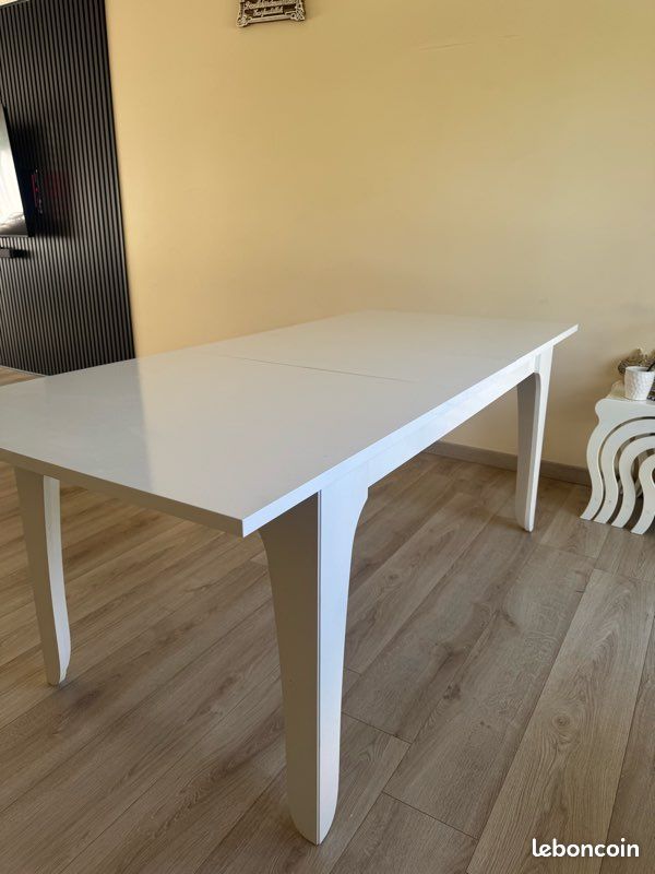 Table a manger (image 1)