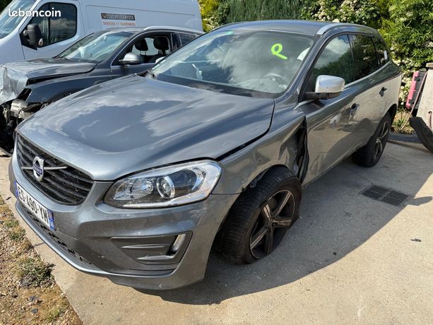 VOLVOXC60MomentumAWDRDESIGN2.4TDI19012/2017152.000KMACCIDENTE
