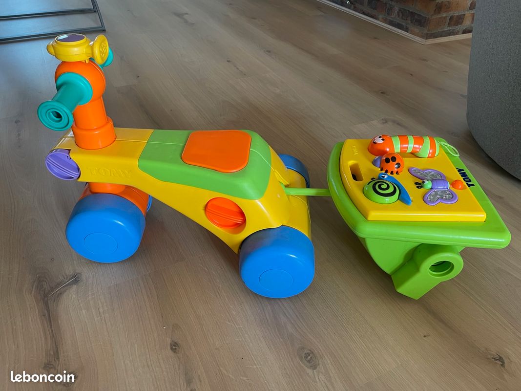 Kangourou Trotteur En Tomy Mathématiques Pousseur Hello Kitty