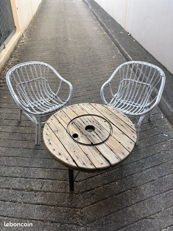 Tables et Chaises (image 1)