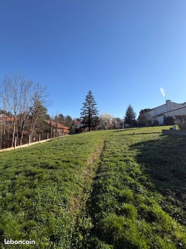 Terrain 780 m² Saint Just Saint Rambert · à Saint-Just-Saint-Rambert · 125 000 €