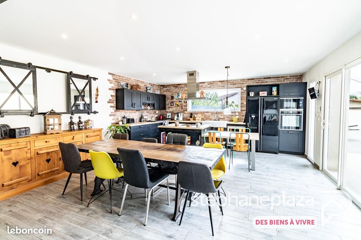 Maison 6 pièces 156 m² · à Bourg-en-Bresse · 156 m² · 350 000 €