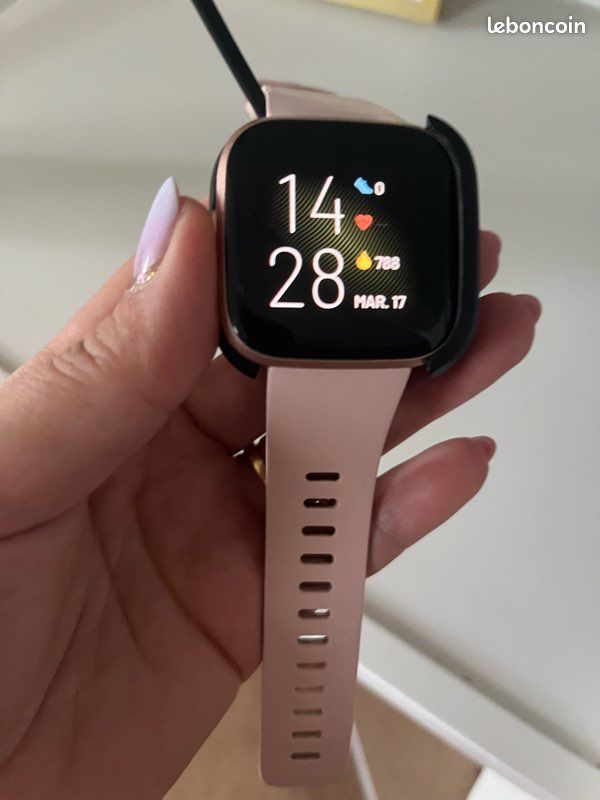 Smartwatch Montre Sport Femme Fitbit Montre ConnectÃ©e Femme