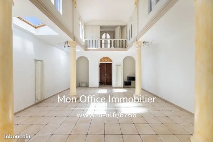 Maison 6 pièces 210 m² — 2