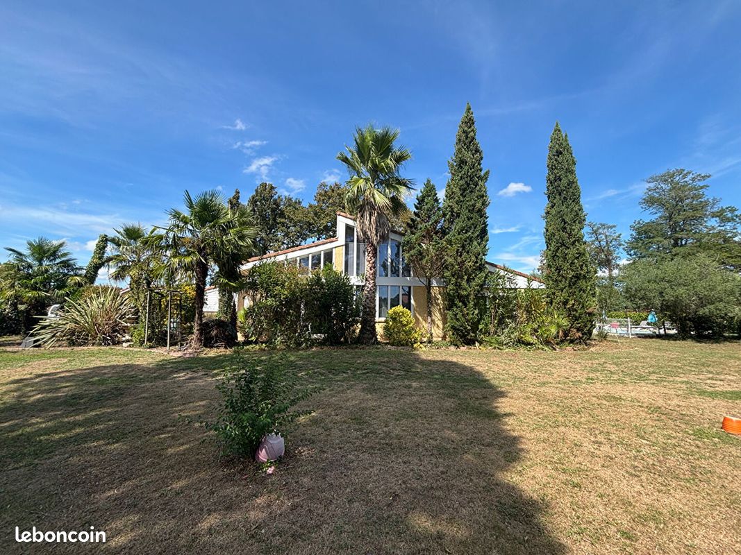 Maison 8 pièces 257 m² · à Hinx · 257 m² · 457 600 €