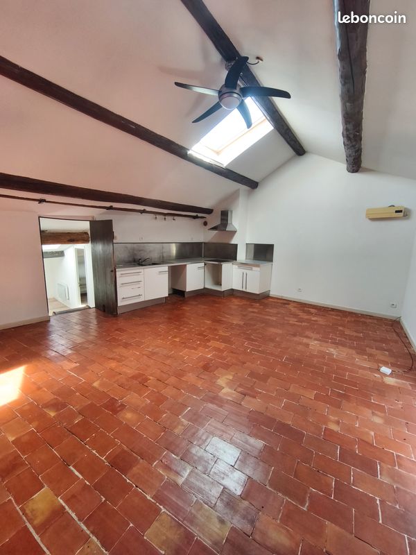 Appartement 3 pièces 100 m² · à Eyguières · 100 m² · 950 €/mois