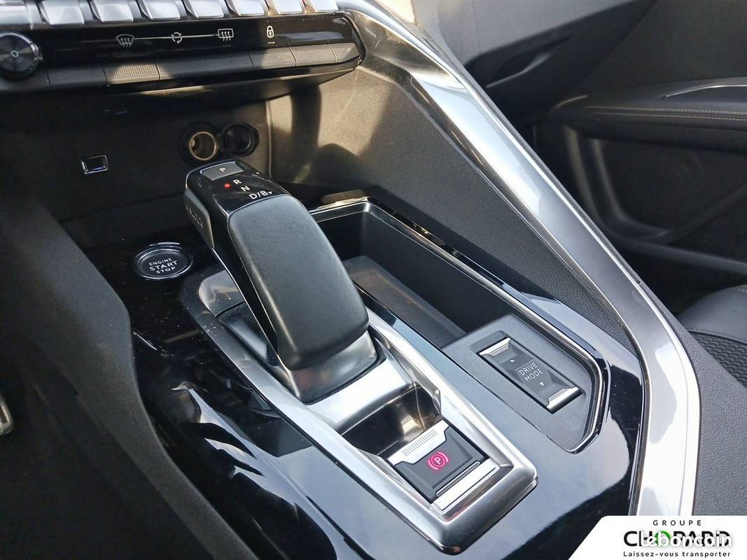 PEUGEOT 3008 Hybrid 225 e-EAT8 GT (image 14)