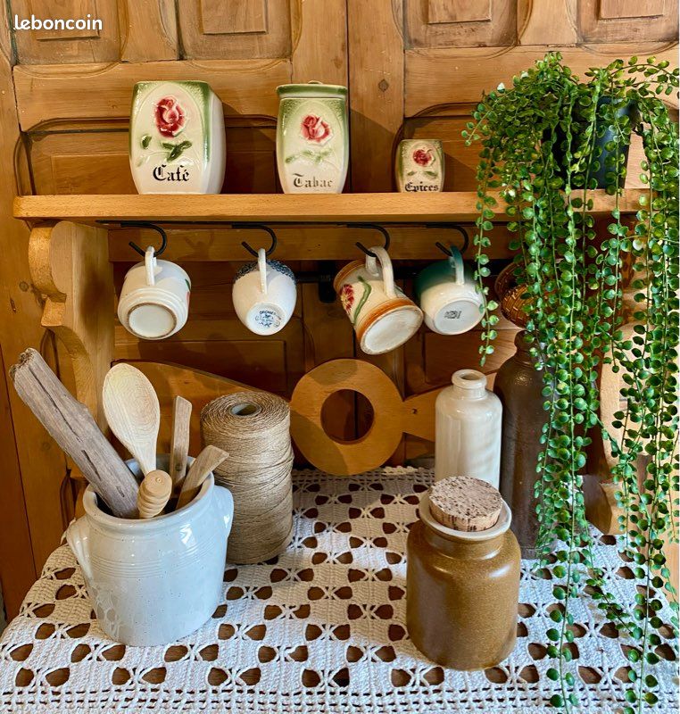 Ancienne étagère murale en bois