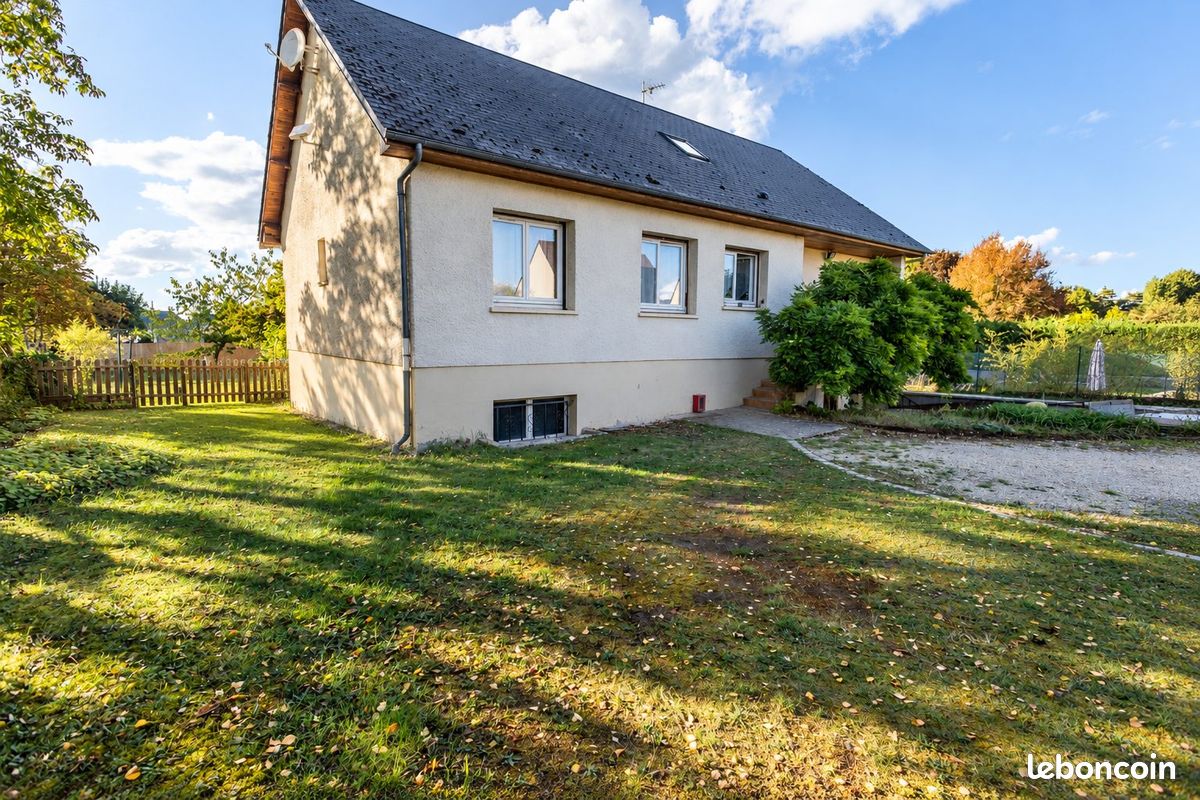 Maison 8 pièces 210 m² · à Vennecy · 210 m² · 329 000 €