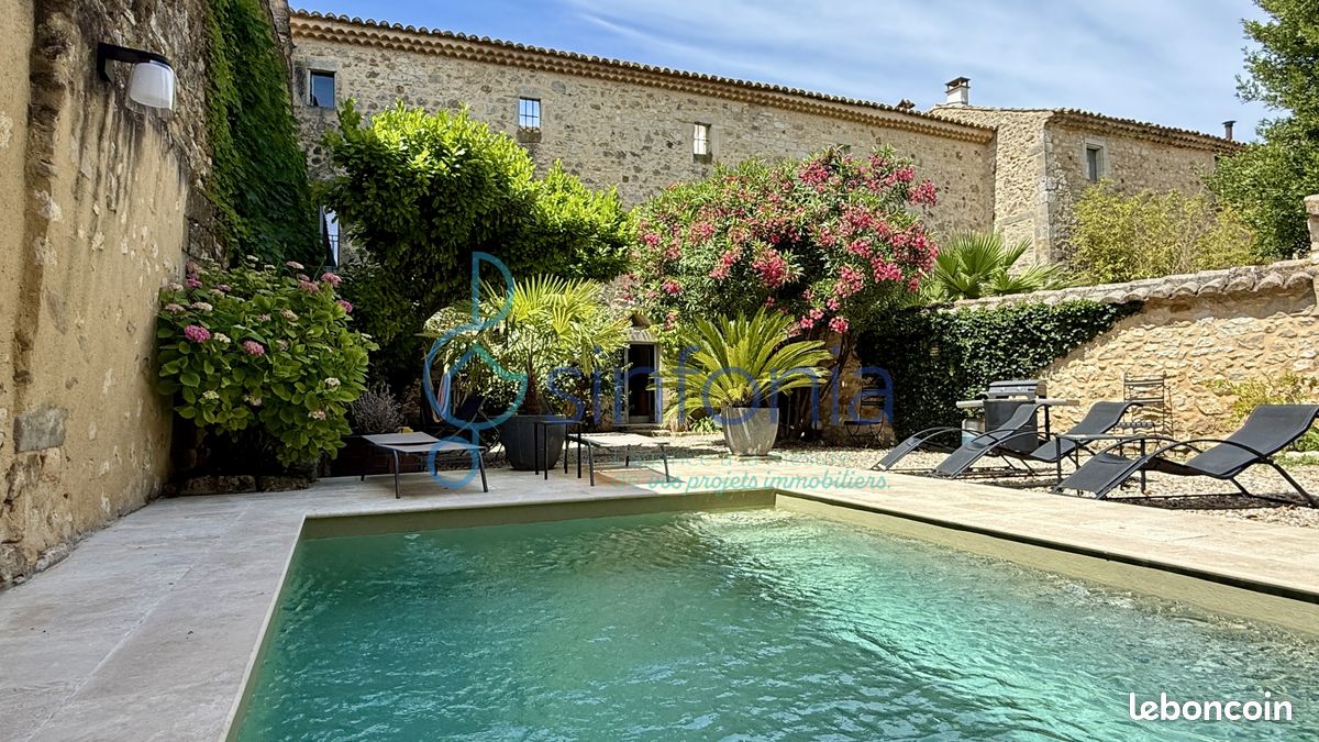 Maison 11 pièces 280 m² · à Uzès · 280 m² · 665 000 €