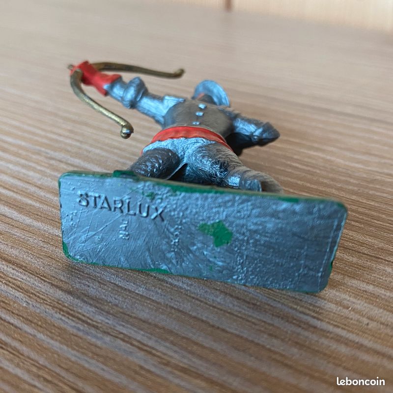 STARLUX COPIES RESINE MOYEN AGE MAIN GANTEE AVEC DEMI ARC REF 6007