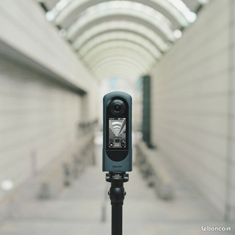 Caméra 360 Ricoh Theta X et Monopode Bushman Photo, audio vidéo