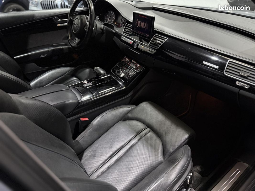 AUDI S8 PLUS 4.0 V8 TFSI 605 QUATTRO TIPTRONIC BVA - Toit ouvrant & Céramiques (image 29)