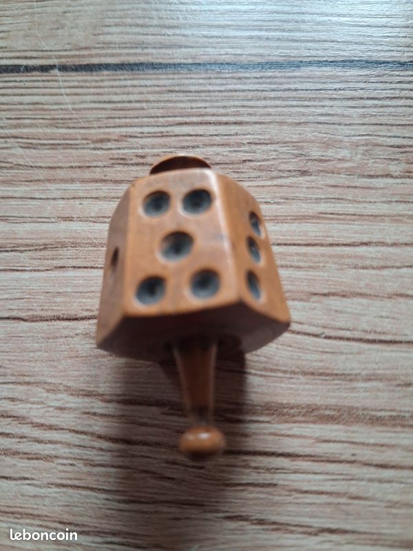 Toupie dé en bois (image 1)