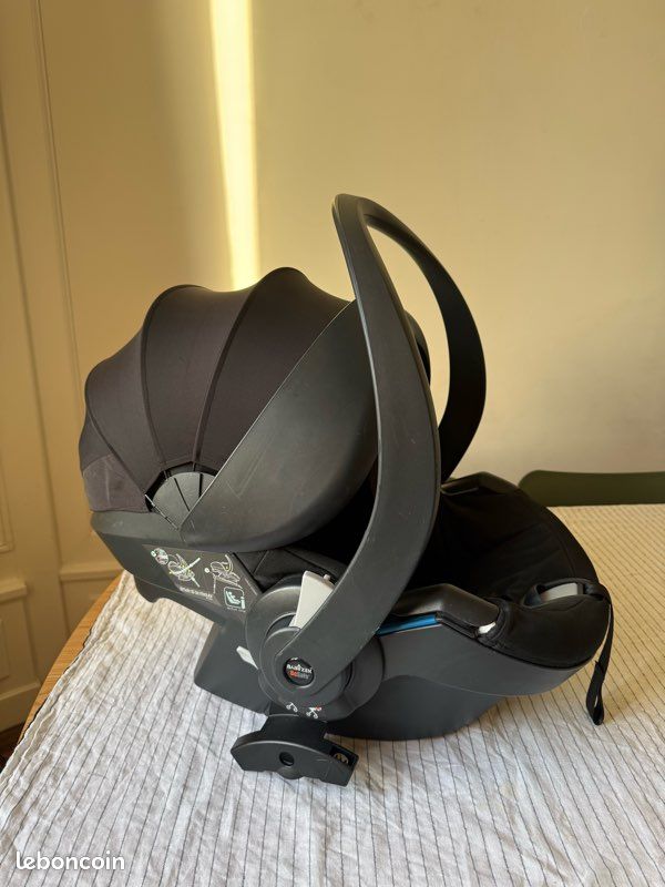 Siège auto i-size YOYO Babyzen - BeSafe noir (image 1)