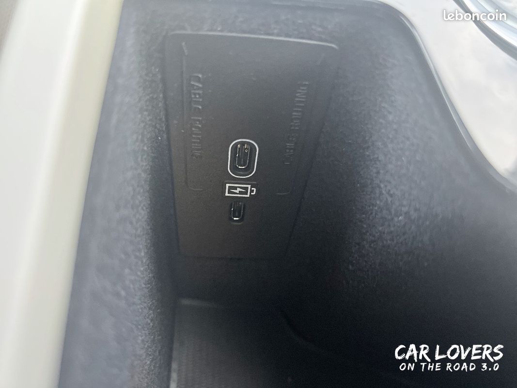 VOLVO V60 Micro hybride essence B4 197 ch DCT7 Ultra Style Dark (image 24)