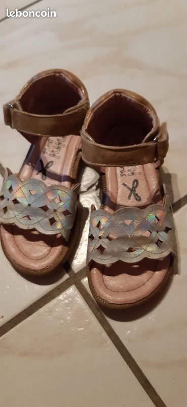 NU-PIEDS Fille pointure 26 TBE à scratch (image 1)