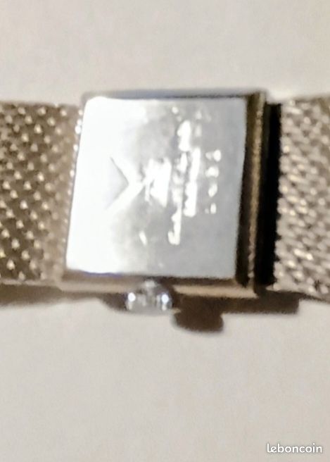 Montre Femme Vintage Genève - Boîtier Argent 32mm - Cadran Rouge Chiffres Arabes - Mouvement Quartz