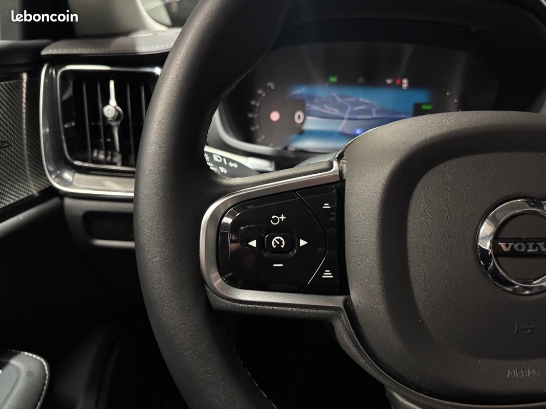 VOLVO V60 T6 AWD Hybride Recharge 253 ch + 145 ch Geartronic 8 Ultimate - SUIVI COMPLET VOLVO / ORIGINE FRANCE (image 14)