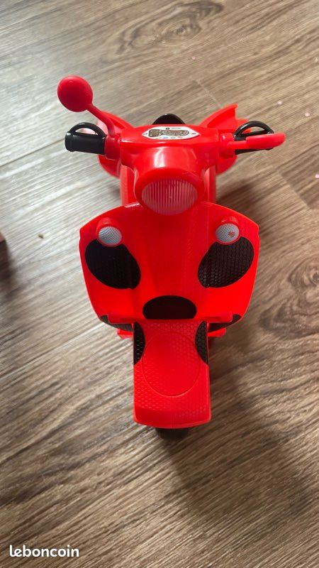Scooter miraculous (image 3)