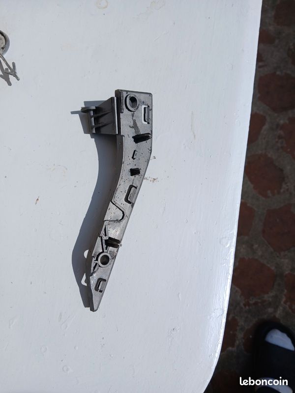 “Support fixation pare-chocs avant gauche Peugeot 2008 I – 9678059180 (image 2)