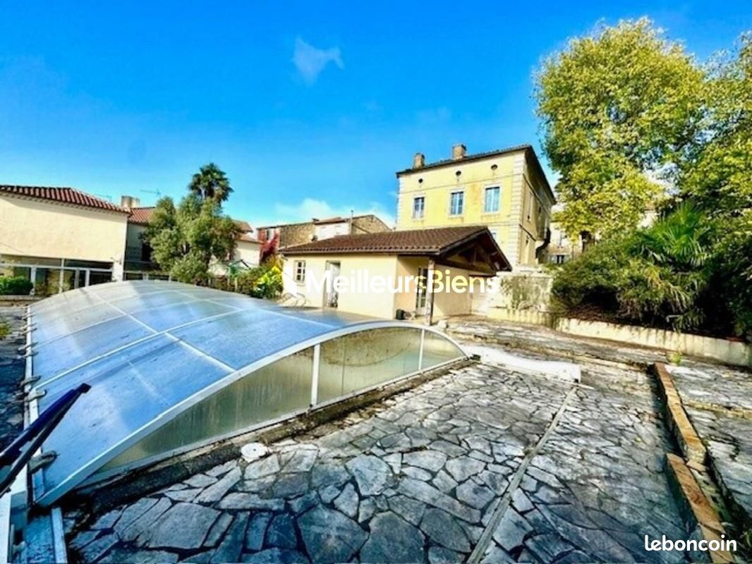 Maison 6 pièces 230 m² · à Jegun · 230 m² · 220 000 €