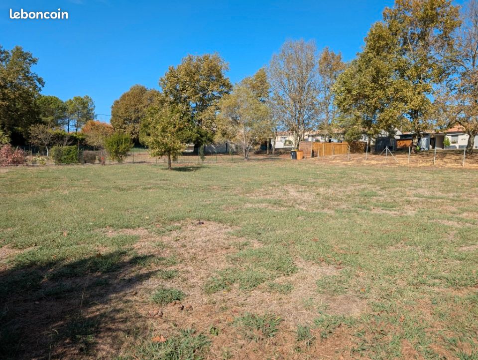 Terrain 1100 m² · à Saint-Savin · 55 000 €