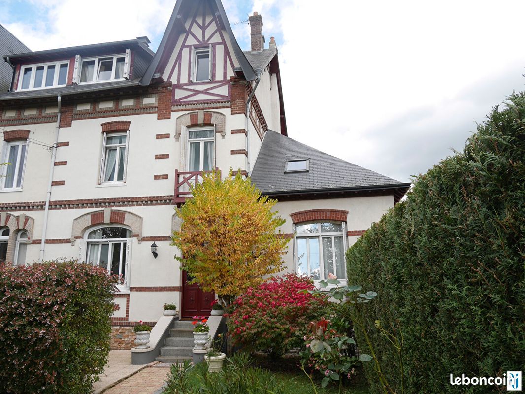 Maison 7 pièces 179 m² · à Barentin · 179 m² · 323 000 €