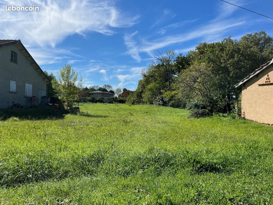 Terrain 700 m² Brens · 60 000 €
