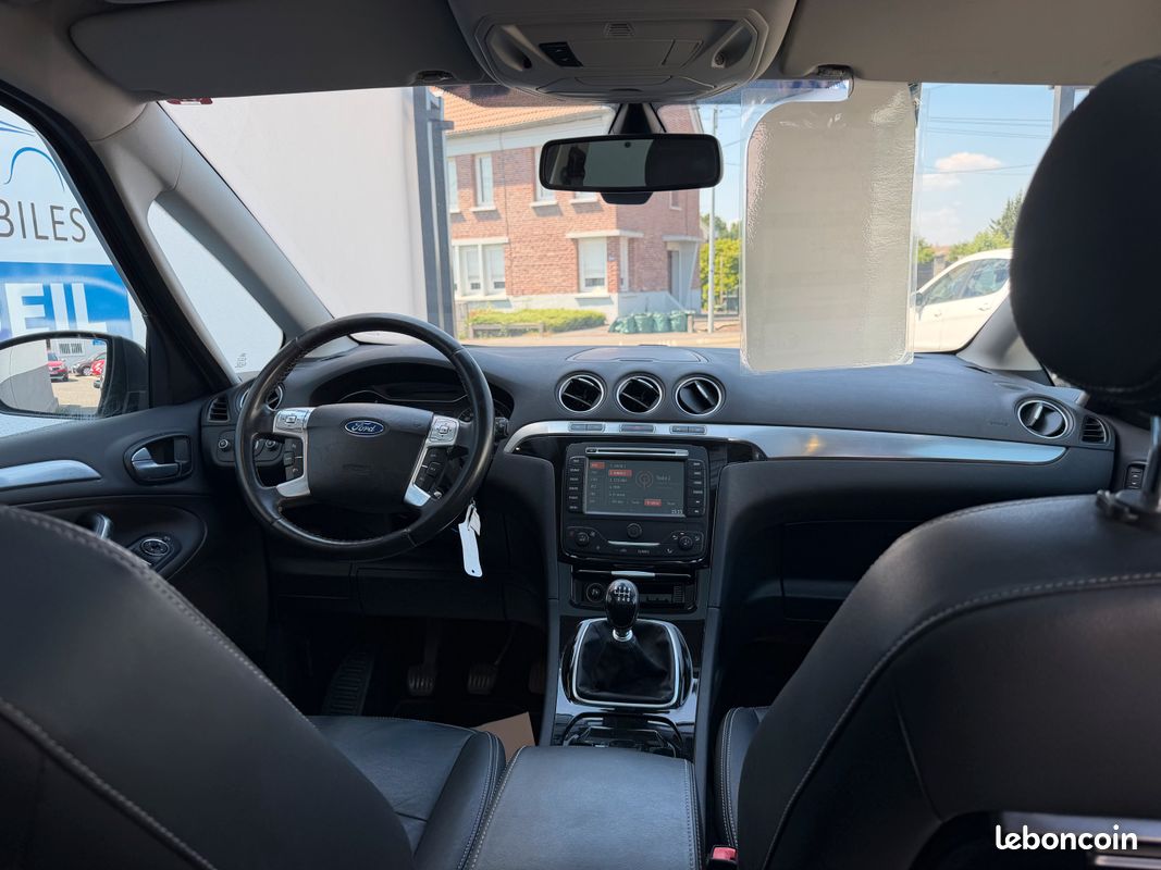 Tres beau Ford S-Max 1.6 TDCi 115 cv Titanium premiere main 7 places (image 8)