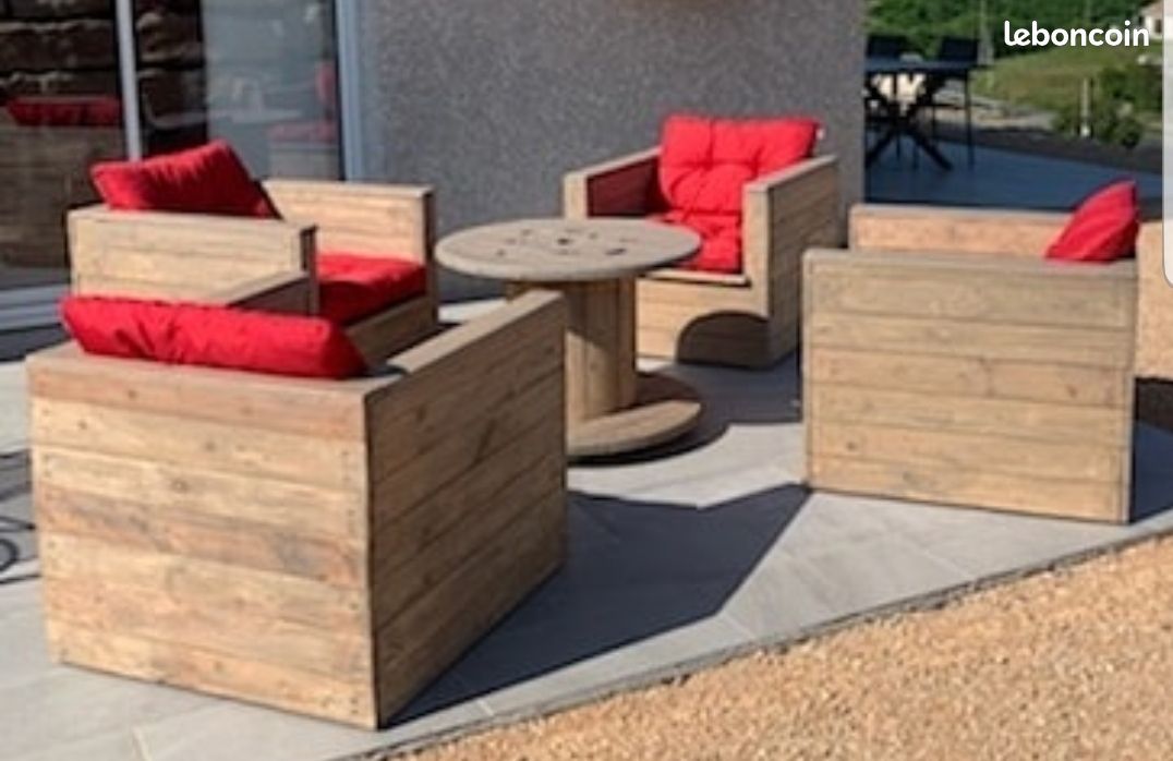 Fauteuil bois de palette et table (image 1)