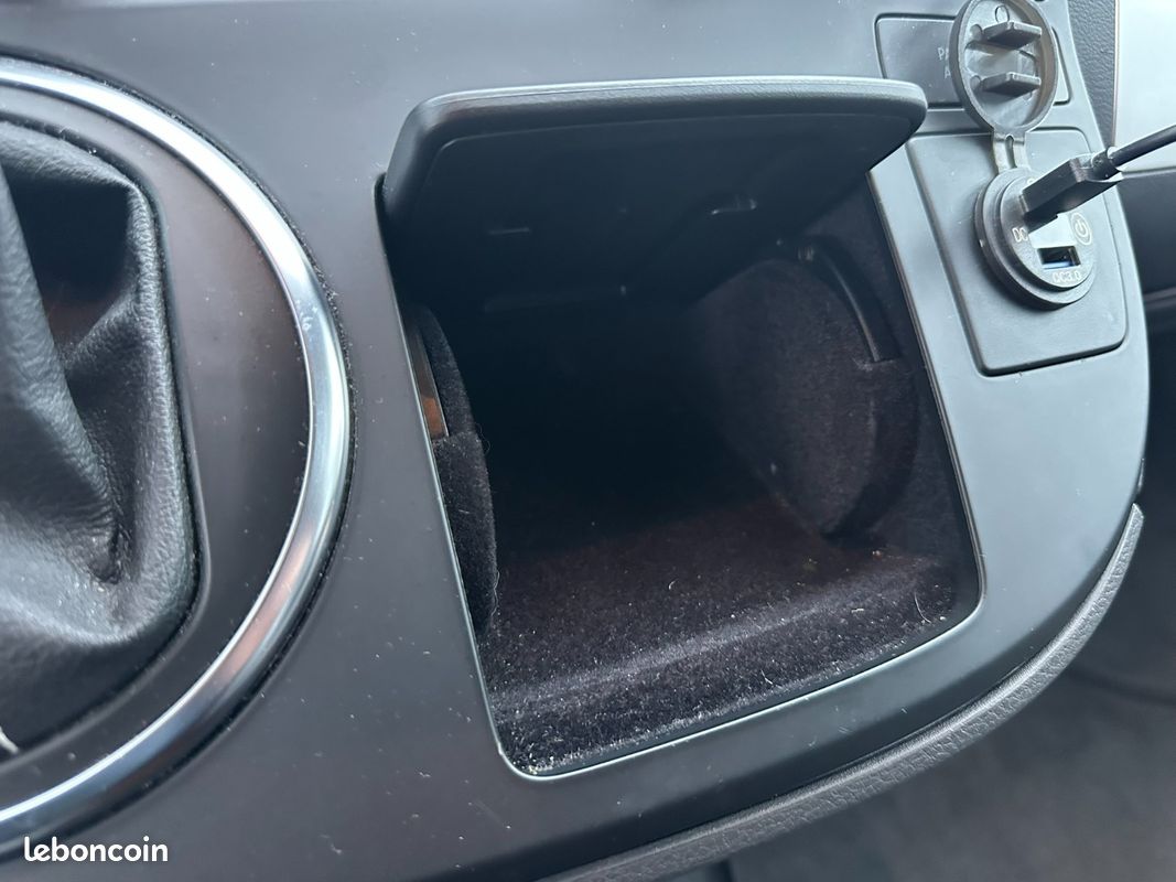 VOLKSWAGEN MULTIVAN 2.0 BiTDI 180 FAP Match DSG7 / DISTRIBUTION FAITE / PNEUS AV NEUFS (image 32)