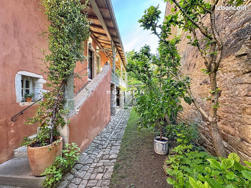 Maison 8 pièces 215 m² · à Cluny · 215 m² · 775 000 €