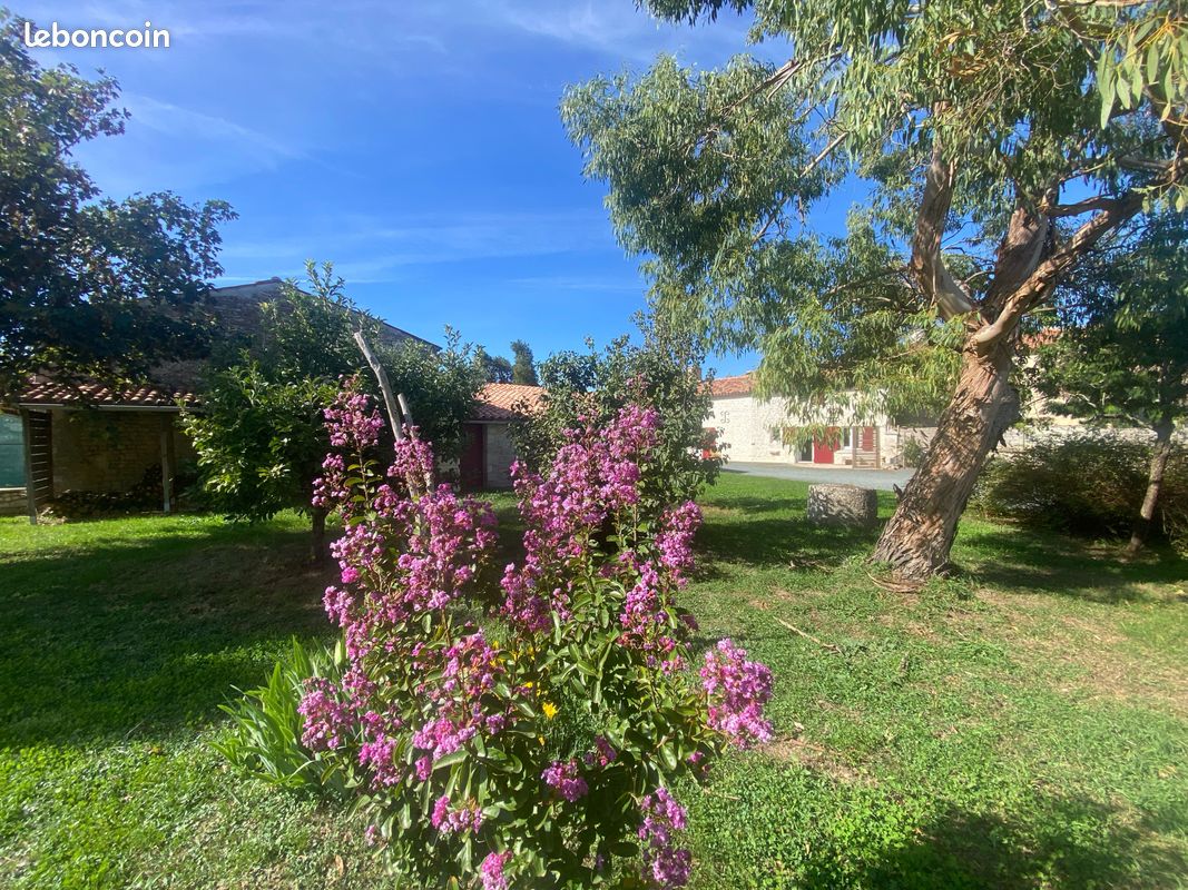 Maison 6 pièces 202 m² · à Saint-Pierre-le-Vieux · 202 m² · 272 000 €