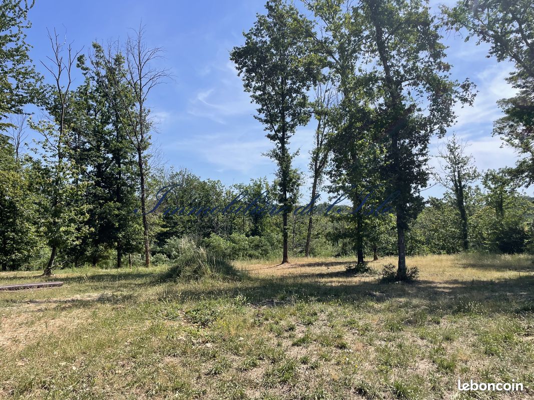 Terrain 2244 m² · à Trélissac · 2 244 m² · 212 000 €