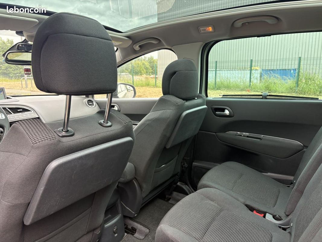 PEUGEOT 5008 1.6 BlueHDi - 120 GARANTIE 2 ANS OFFERT - 7 Places Allure (image 12)