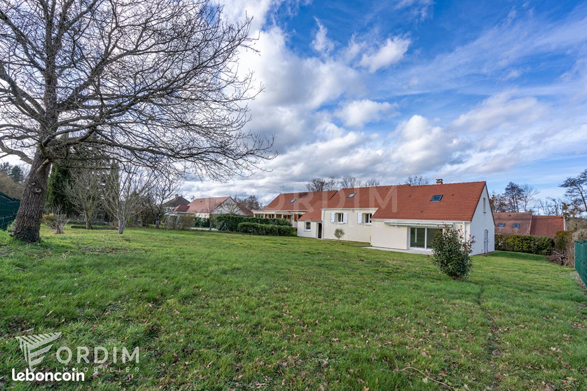 Maison 8 pièces 189 m² · à Charbuy · 189 m² · 327 500 €