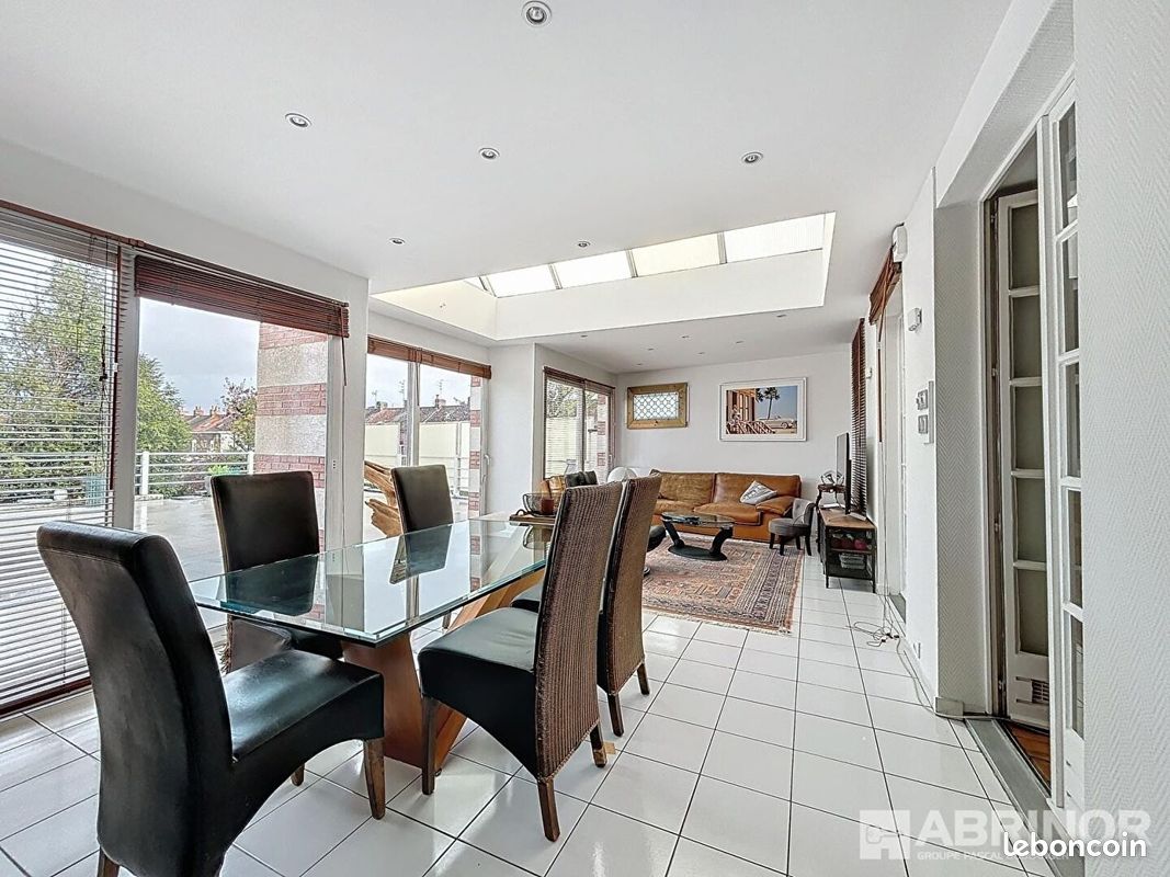 Maison 10 pièces 294 m² · à Loos · 294 m² · 495 000 €