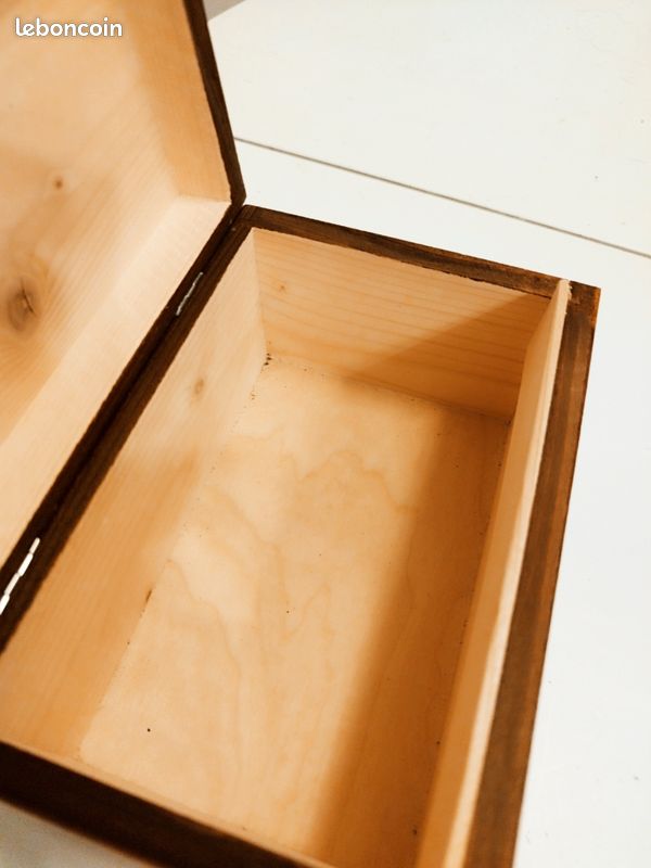 Boite à bijoux ou à secrets, en bois gravé (image 6)