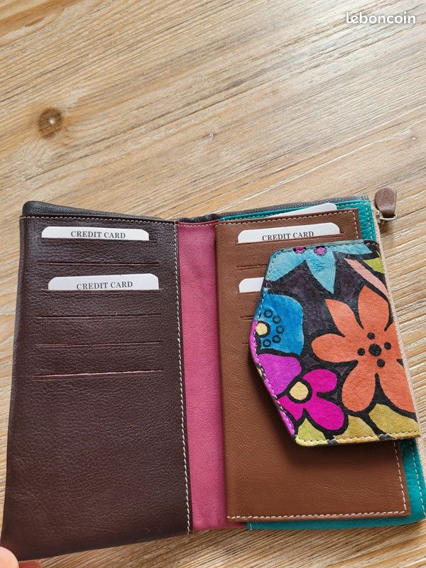Portefeuille avec motifs floraux. Article Neuf (image 4)