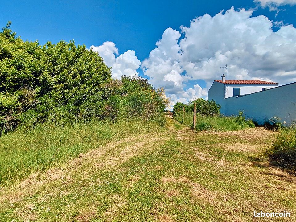 Terrain 762 m² · à Angoulins · 350 500 €