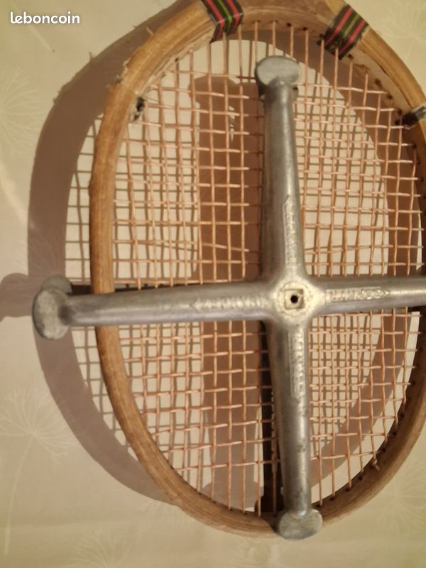 Rare raquette de tennis en bois victor clément avec pressed