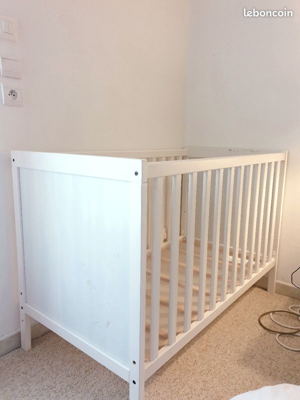 Lit bébé évolutif Sundvik Ikea 60x120 cm bois blanc Mobilier enfant